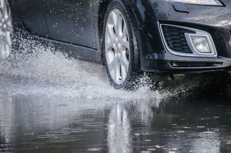 10 Tips on How to Pass Advanced Driving Test. Aquaplaning - driver-start.com